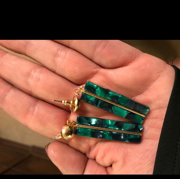 Elegant Emerald Marble Earrings - Picture 7 of 8